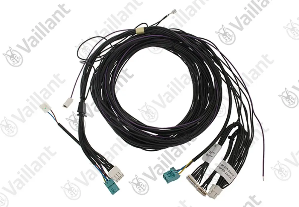 Vaillant Kabelbaum mit mehreren Steckern und Leitungen, die für elektrische Verbindungen in Heizsystemen verwendet werden. Besondere Konfigurationen sind sichtbar.